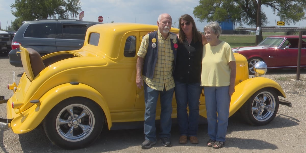   
																‘I had no clue this was coming’: Daughter restores parent’s 1933 Dodge Coupe with help from family friends 
															 