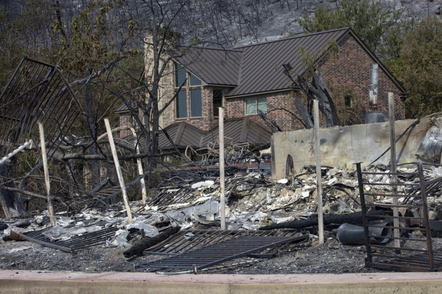  21 homes destroyed as Texas wildfires resist containment 