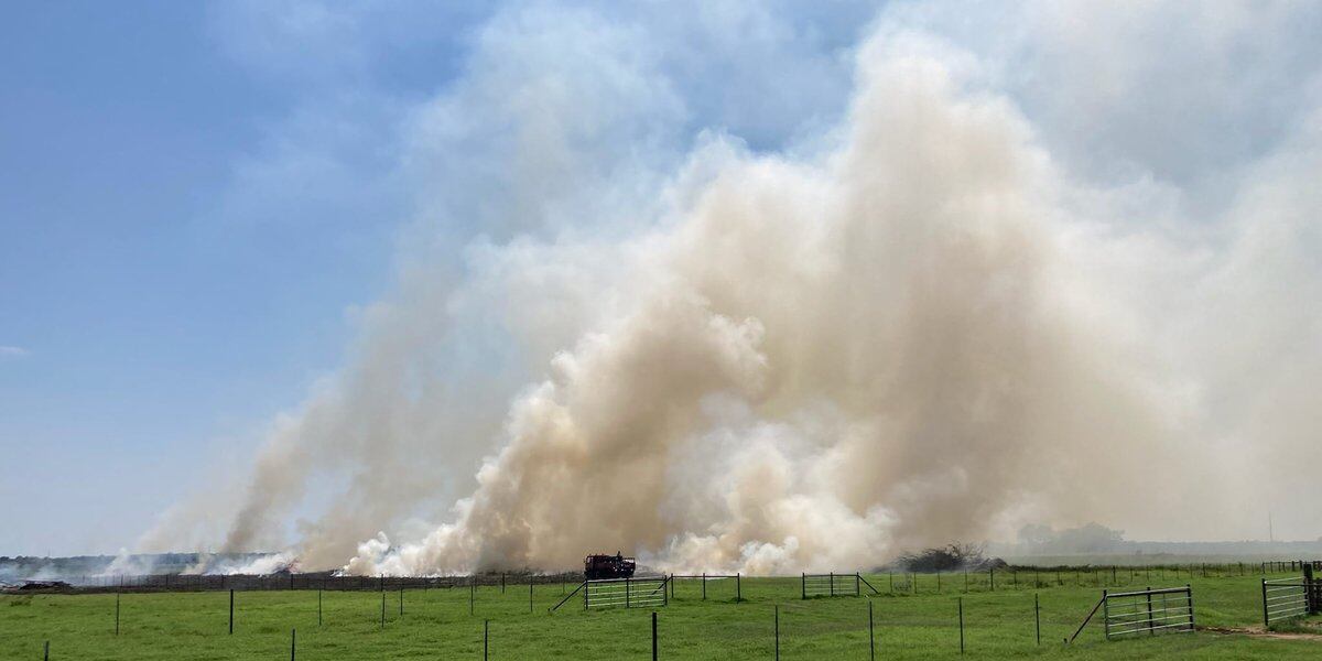  Firefighters extinguish grass fire in Burlerson County 