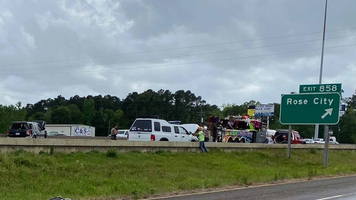  2 dead after wreck involving 7 vehicles on I-10 in Rose City 