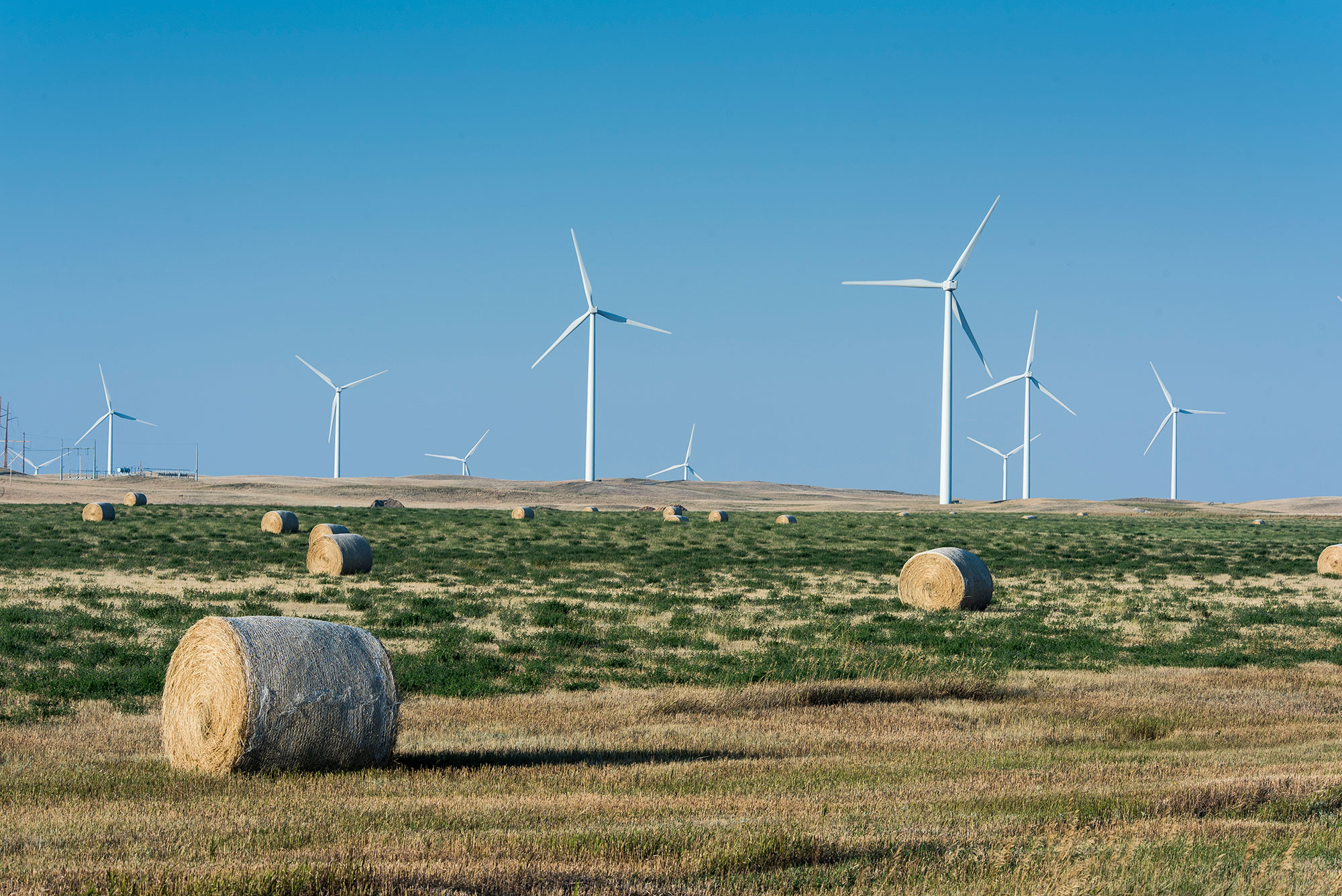  Workers are climbing wind turbines to the middle class 