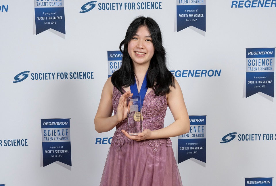  Five questions with Christine Ye, the 1st place winner of the 2022 Regeneron Science Talent Search 