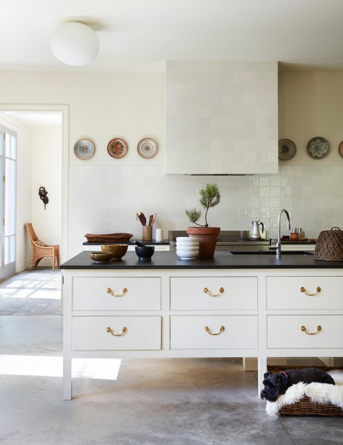  27 White Kitchen Ideas That Make a Sleek and Serene Statement 