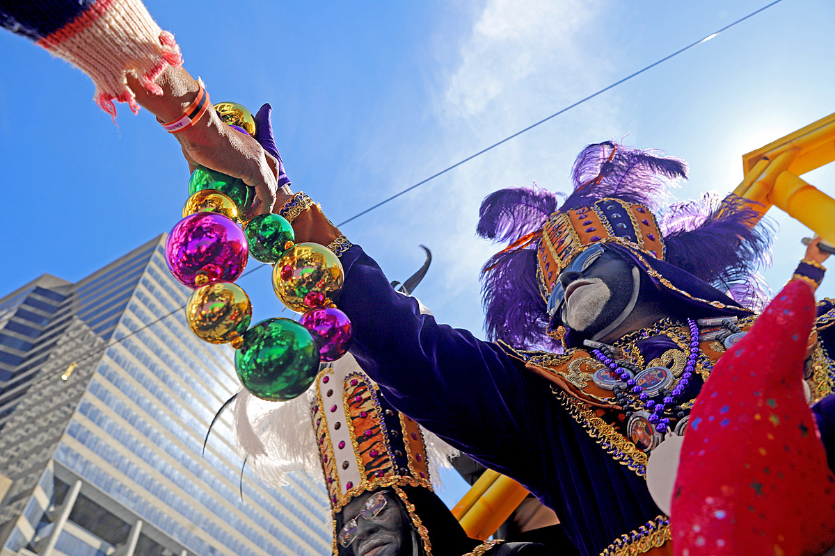  Tips on the Best Mardi Gras Throws at Louisiana Parades 