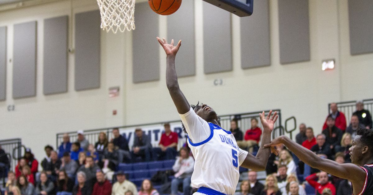  Flyin’ to the Hoop: Brewer shines for Dunbar 