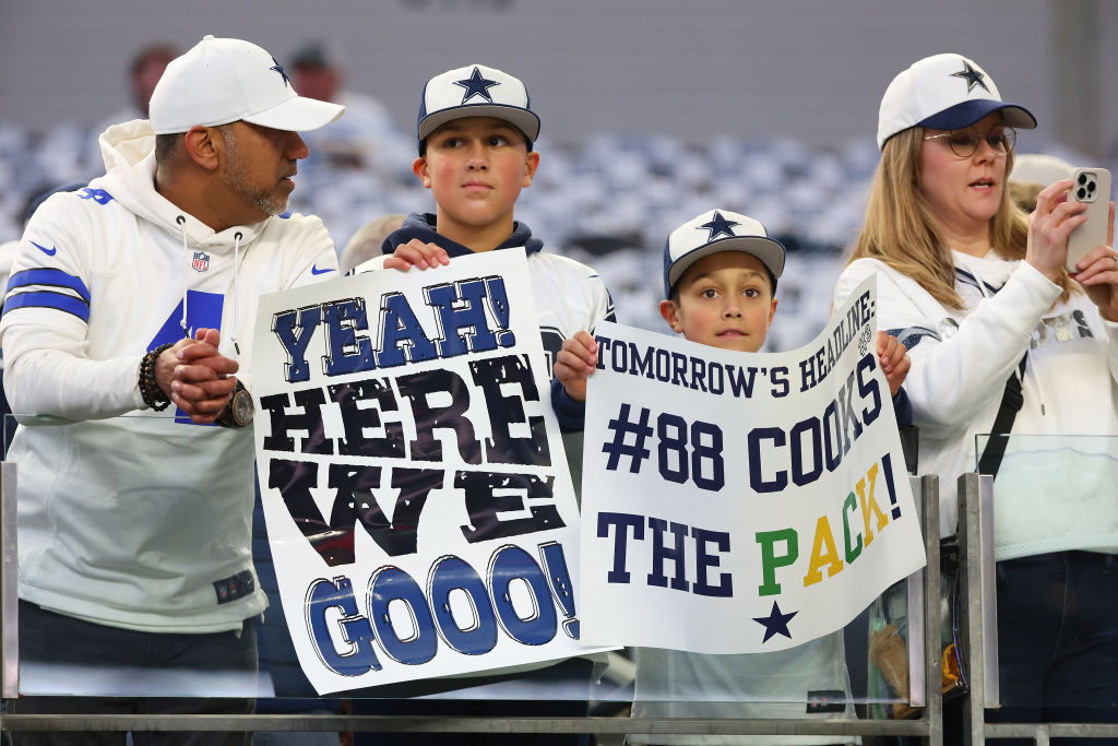  WATCH: Cowboys fans rush into AT&T Stadium ahead of Packers game 