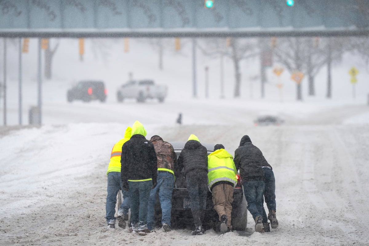  Winter storm live updates: US arctic blast leaves 9 dead while Buffalo Bills push ahead with game 