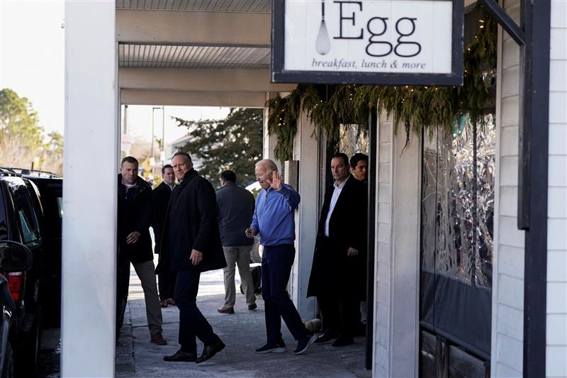  Bidens make breakfast stop at Egg again 
