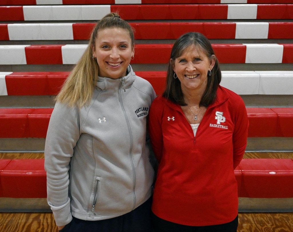  Mother and daughter courting success for girls’ basketball in Maine 
