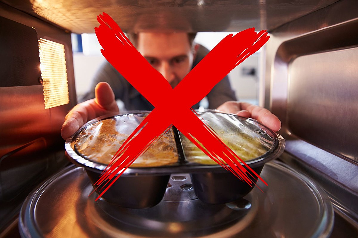  Sad! When Your Super Bowl Party Food Comes From the Microwave 