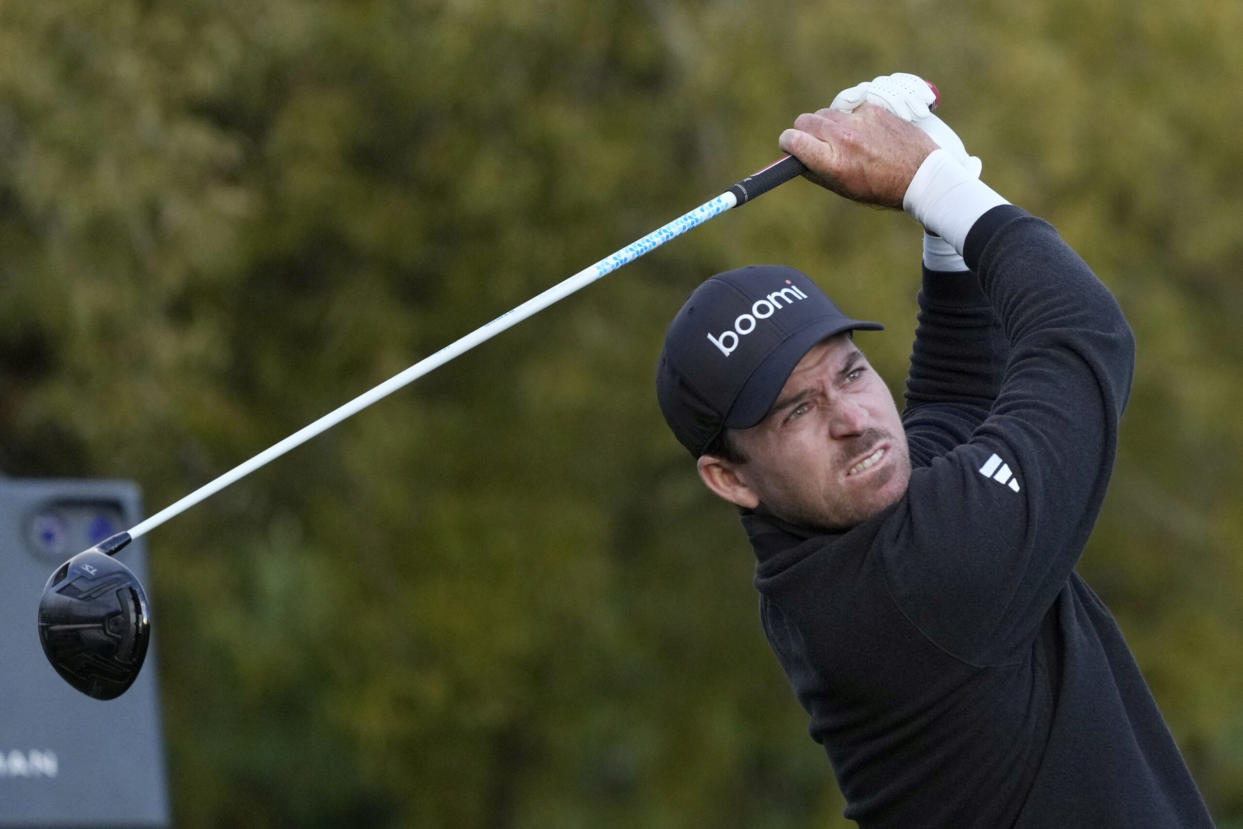  Nick Taylor takes 1-shot lead at Phoenix Open 