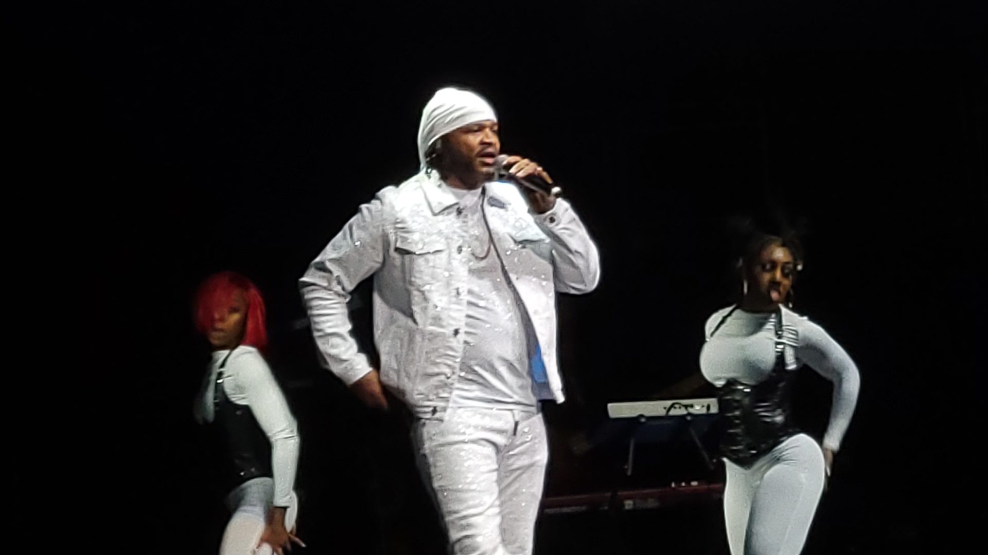   
																Keyshia Cole and Jaheim offer Love Hard tour preview at Prudential Center 
															 