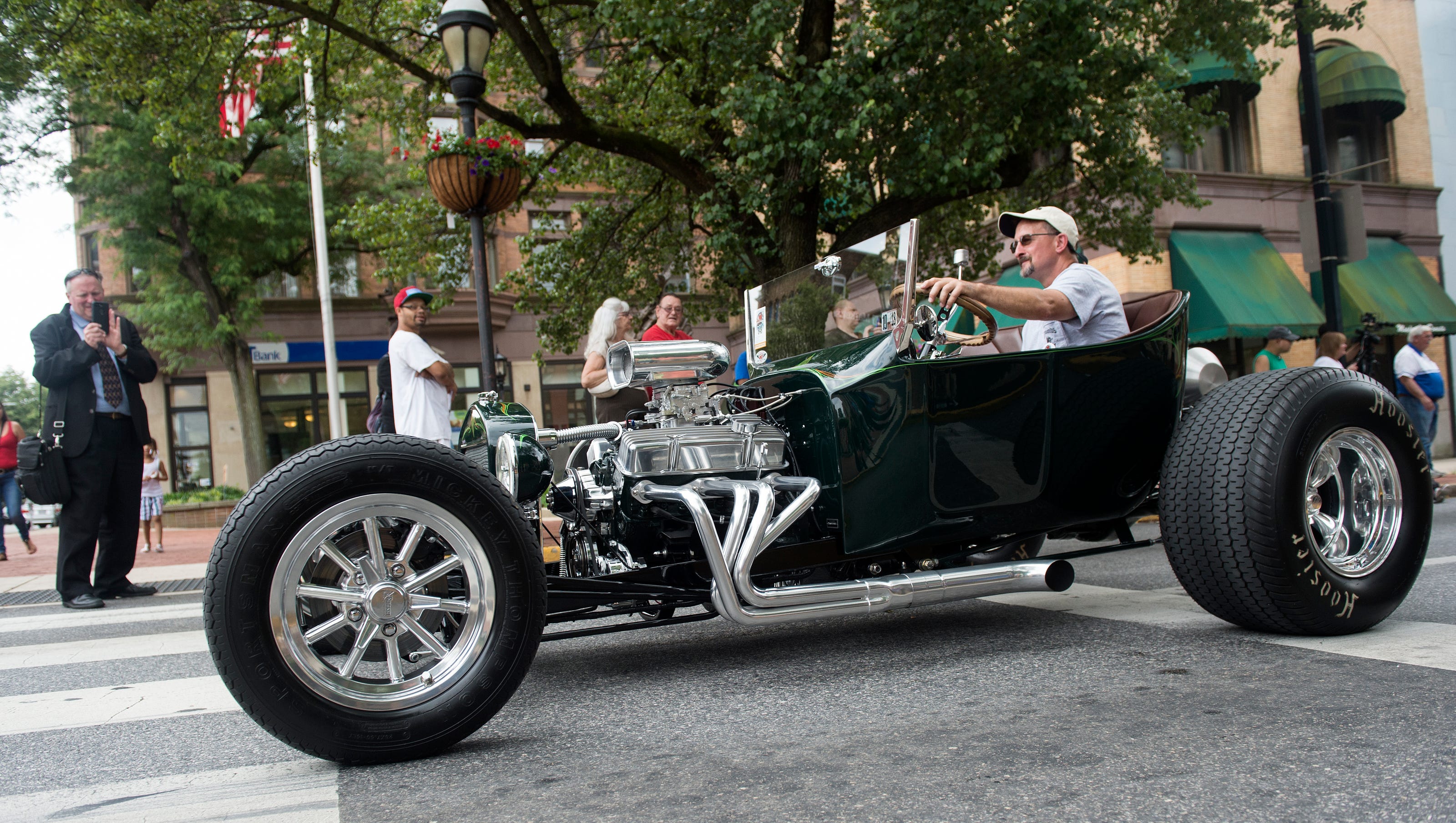   
																The street rods are back in York: Parade video and photos, car show details 
															 