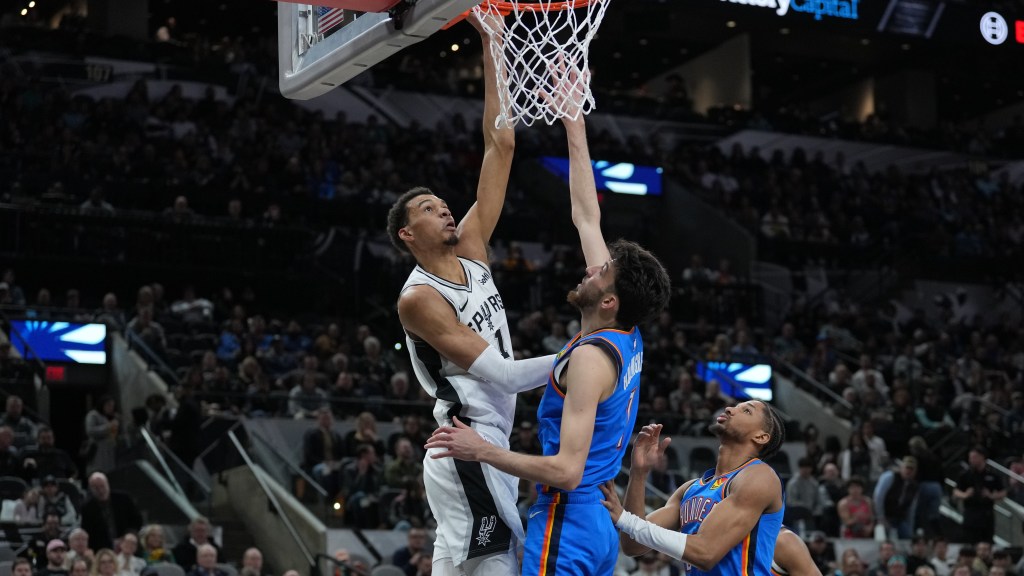  PHOTOS: Best images from Thunder's 132-118 loss to Spurs 