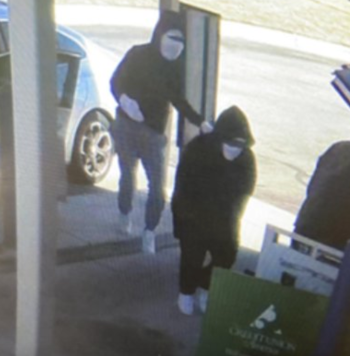  Teen among suspects accused in Kansas bank robbery 