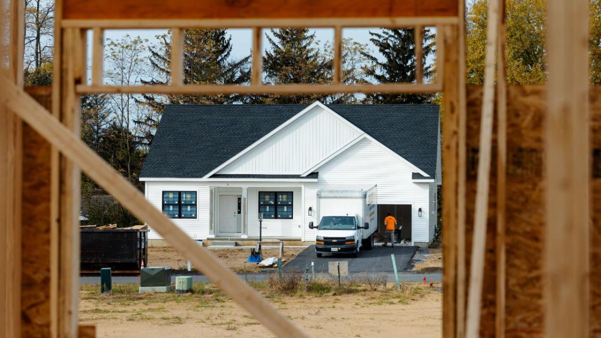  US homebuilder sentiment unexpectedly rises to highest level since July 