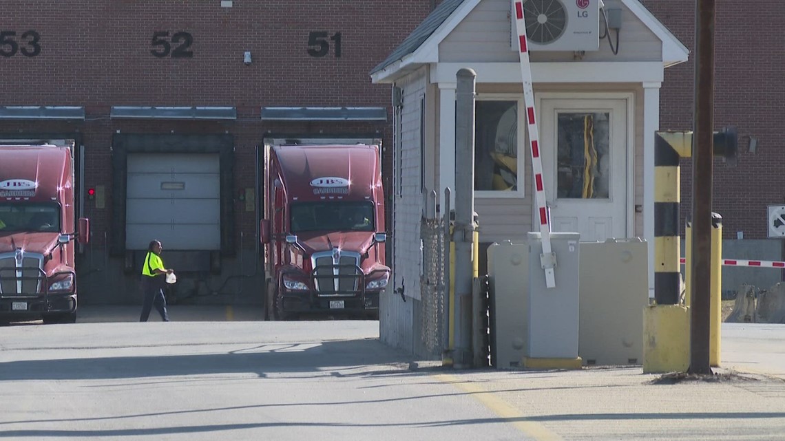  'We are just a number': Truck drivers for Hannaford rally for unionization 