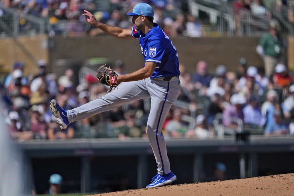  Royals righty Michael Wacha will get X-rays after taking liner off pitching hand during scrimmage - MLB 
