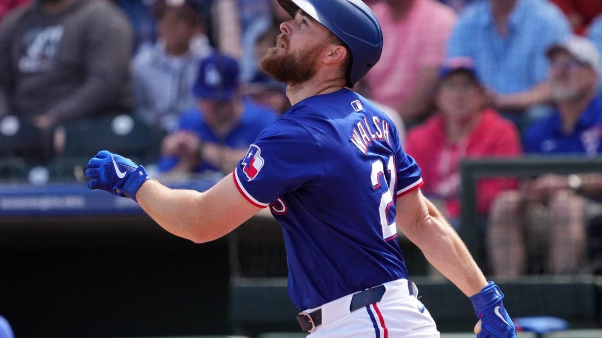  Reports: 1B Jared Walsh rebounds to make Rangers roster 