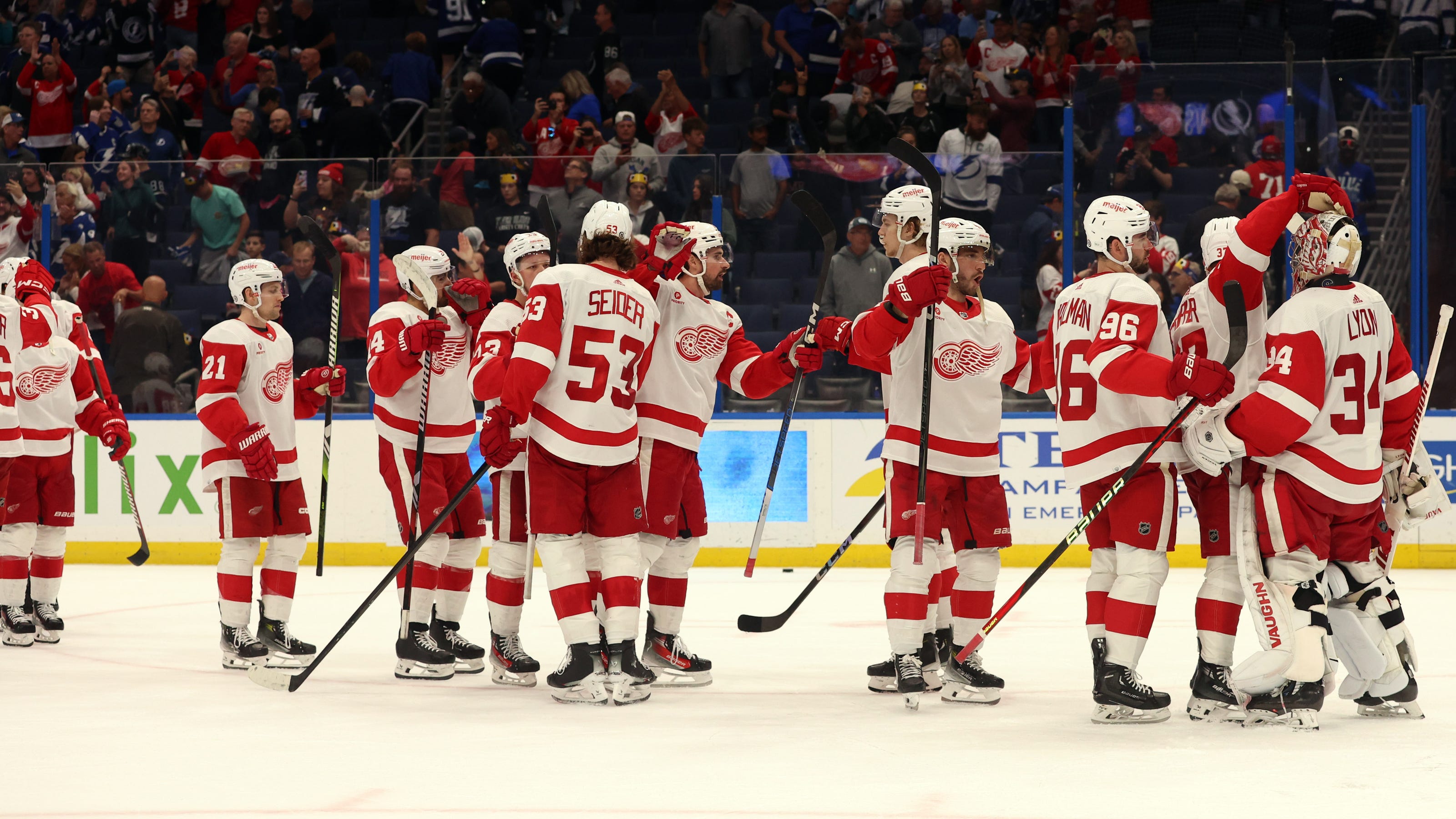  Detroit Red Wings close out road trip with big 4-2 win over Lightning 
