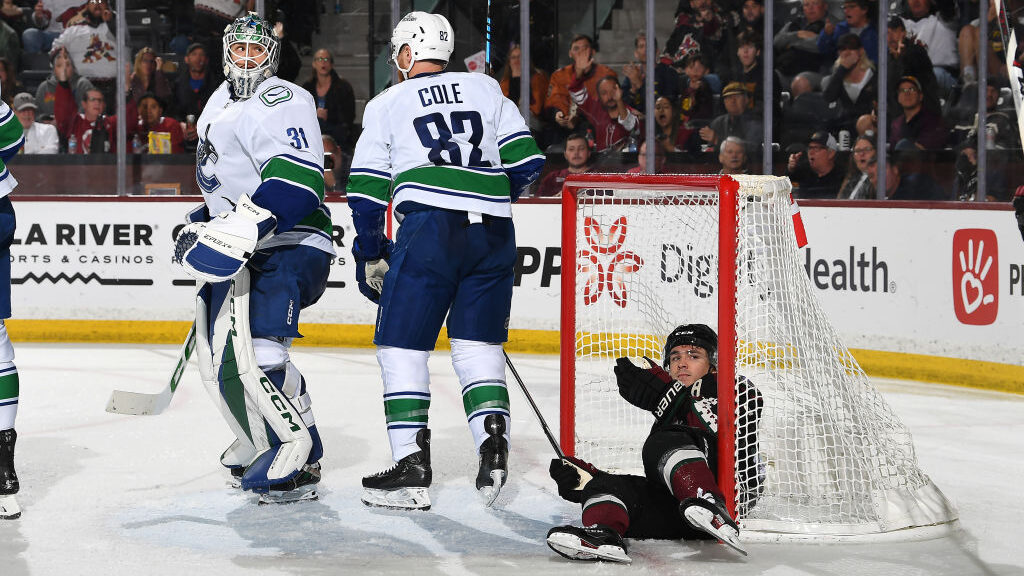 Coyotes lose to Canucks on late goal from Conor Garland 