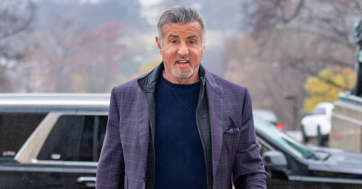  Sylvester Stallone Accused of Belittling 'Tulsa King' Extras, Director Denies Allegations 