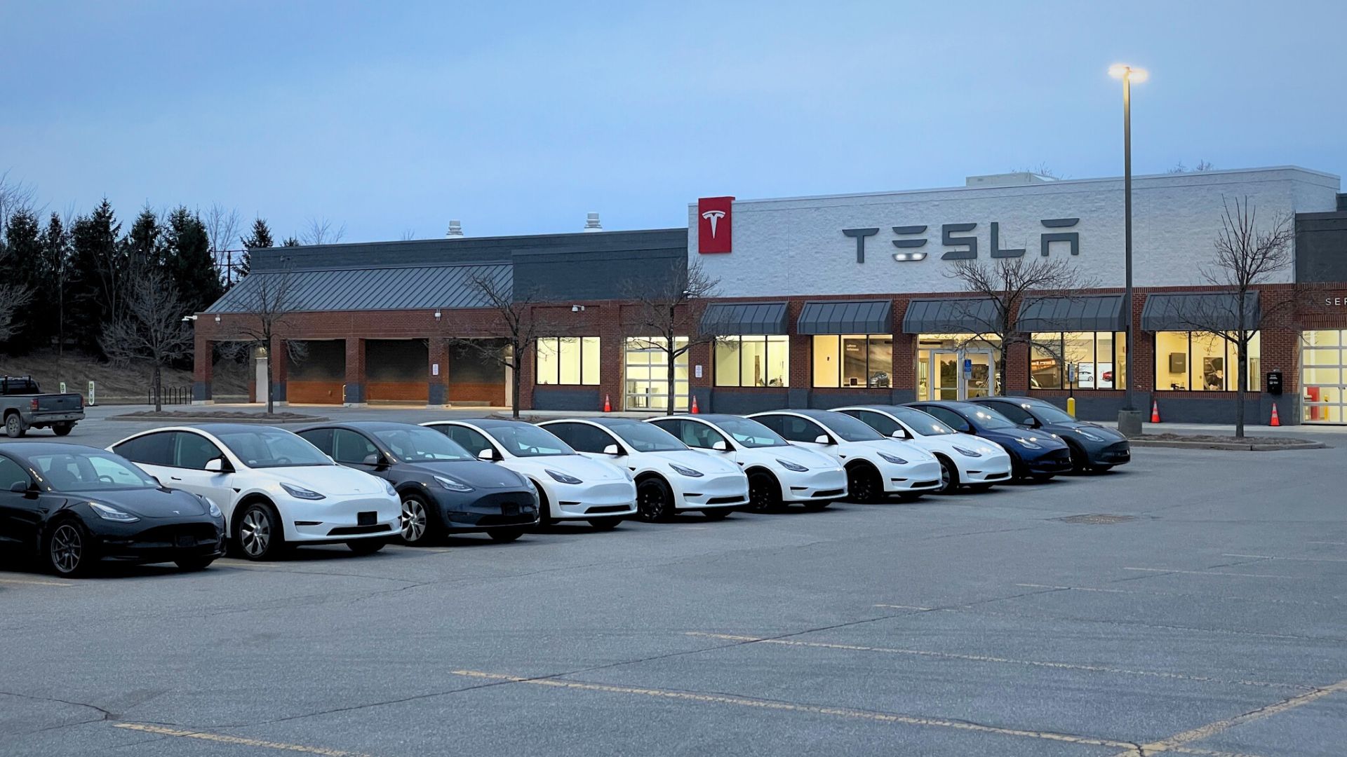  Tesla opens first Vermont store in South Burlington, featuring Cybertruck 