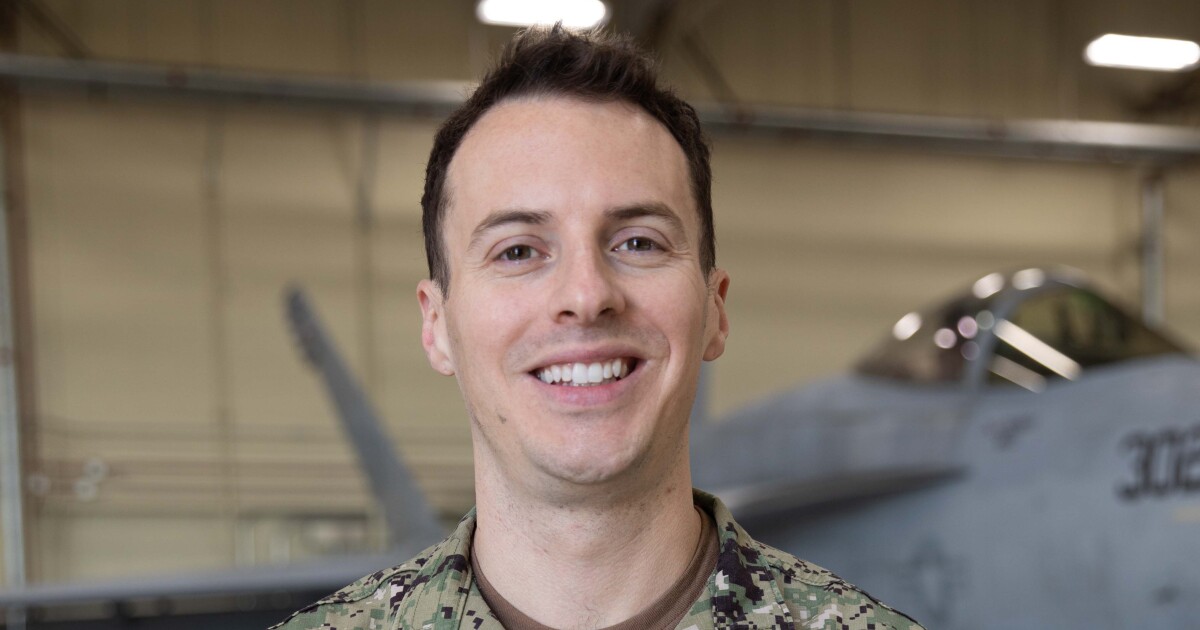  Tallahassee native supports Super Hornet jet aircraft; see why he serves his country 
