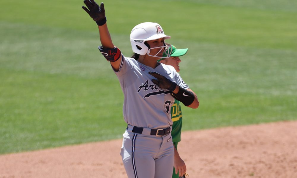  Arizona takes series with 3-2 win over Oregon in eight innings 