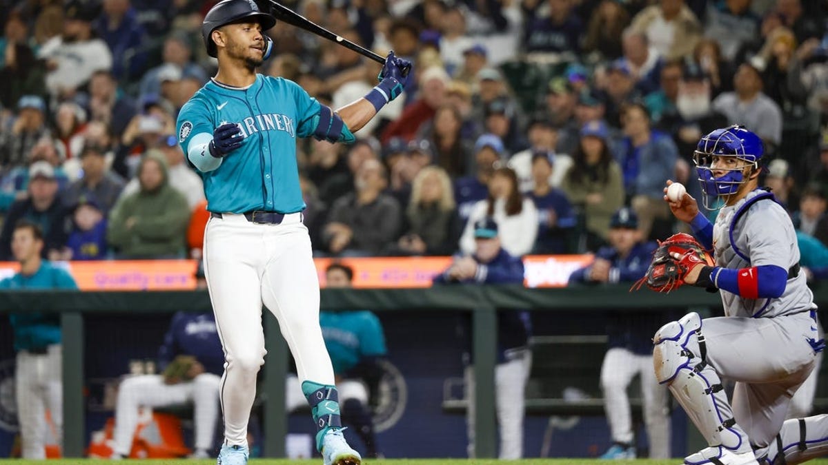  Julio Rodriguez aims to reverse course as Mariners host Reds 