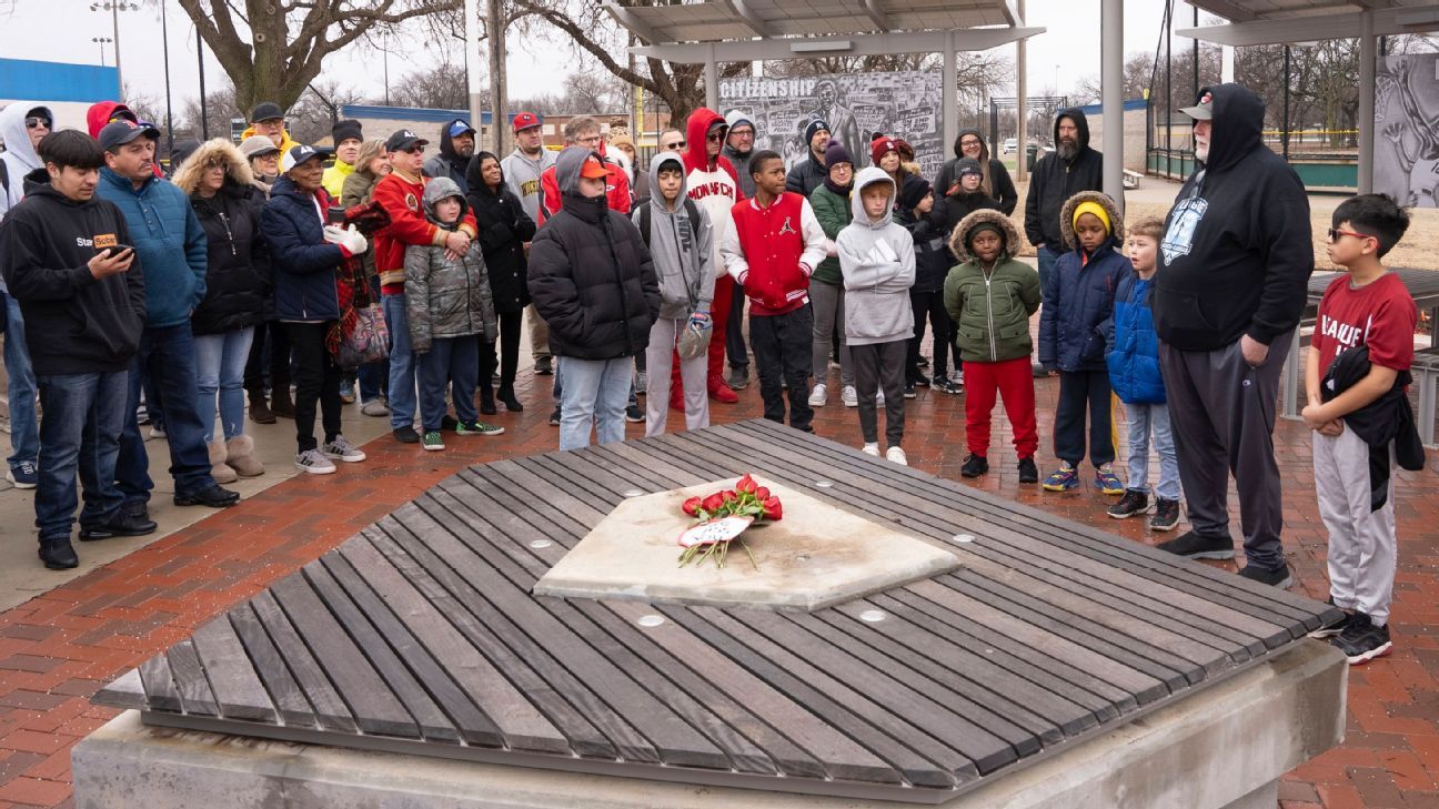  In wake of stolen Jackie Robinson statue, Wichita responds 