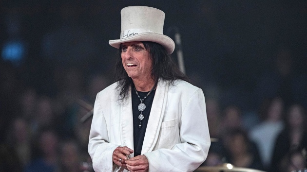  Alice Cooper announces new Too Close for Comfort tour dates – 98KUPD – Arizona's Real Rock 
