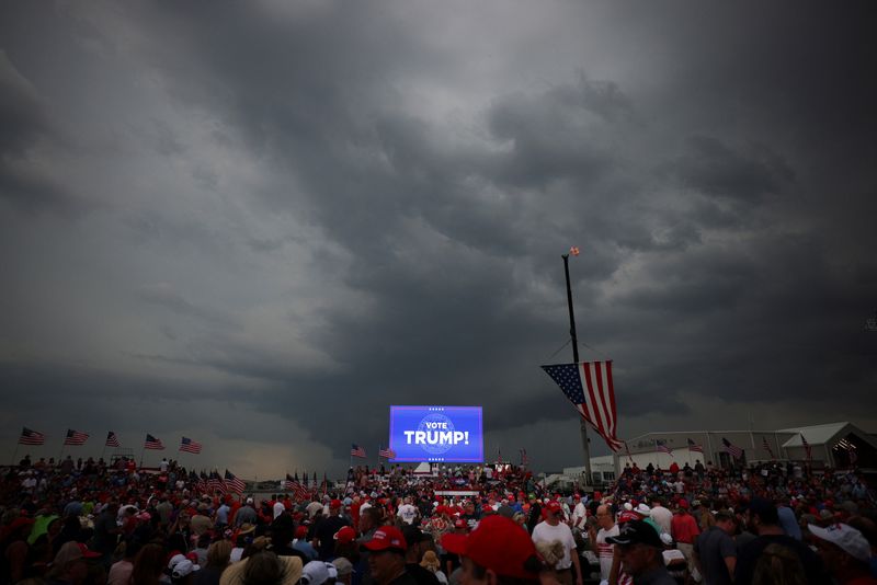  Trump cancels North Carolina rally due to storm 