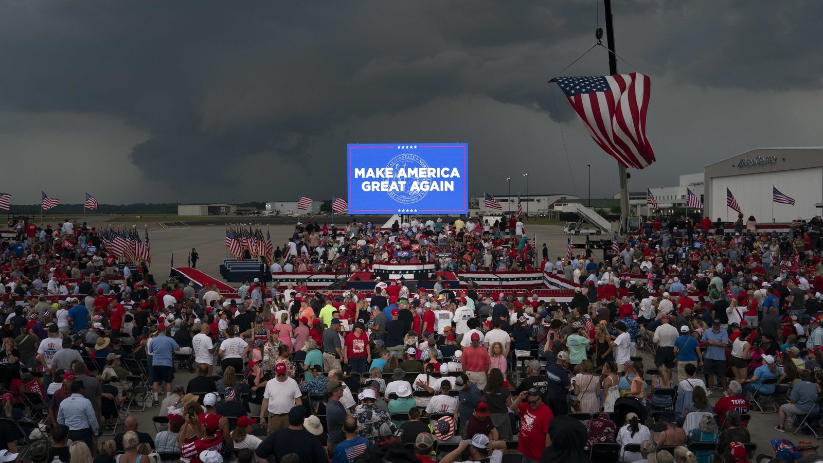  Bad weather forces Trump to postpone NC rally 
