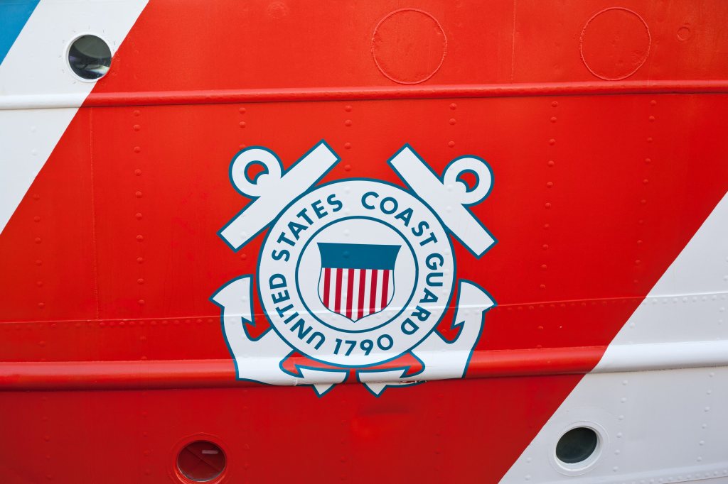   
																Missing boater found dead in North East River, Coast Guard says 
															 