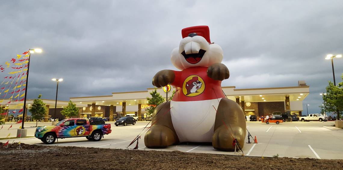  Buc-ee’s is known for paying workers well. What do jobs at new Missouri store offer? 