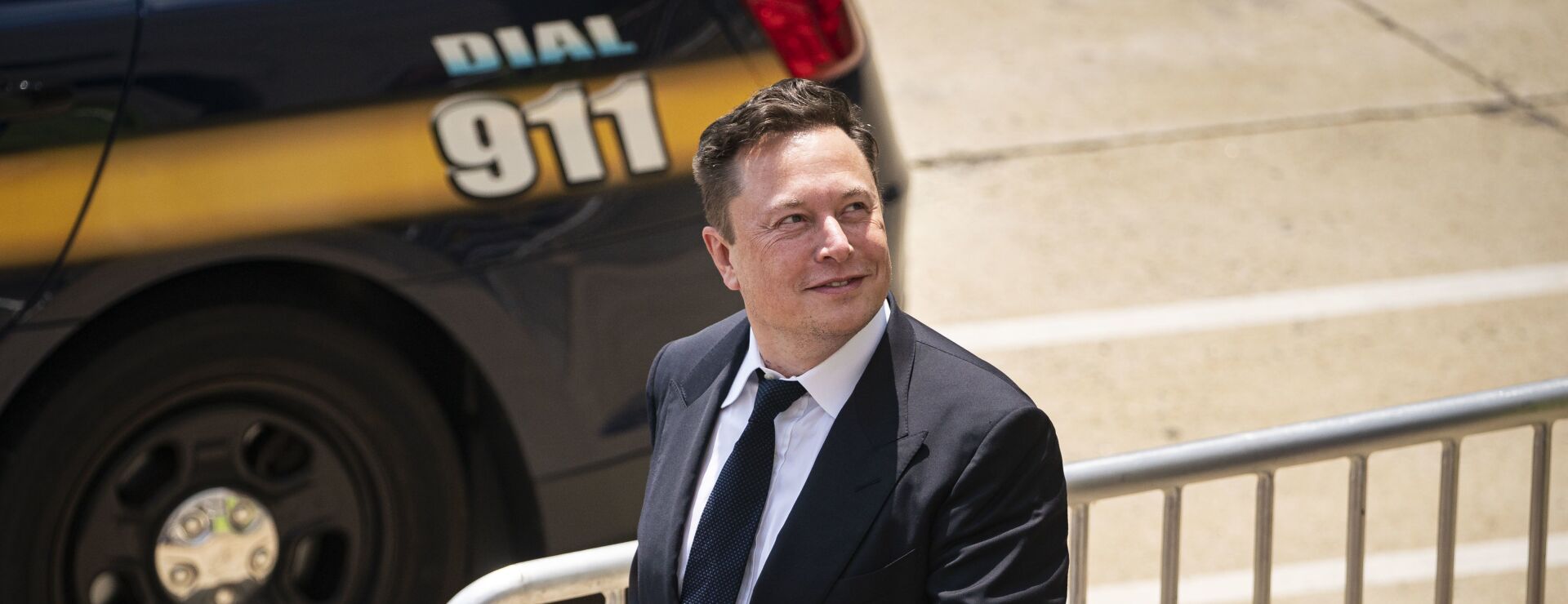  Tesla Investor Asks Judge to Keep Musk Pay Fight in Delaware (1) 