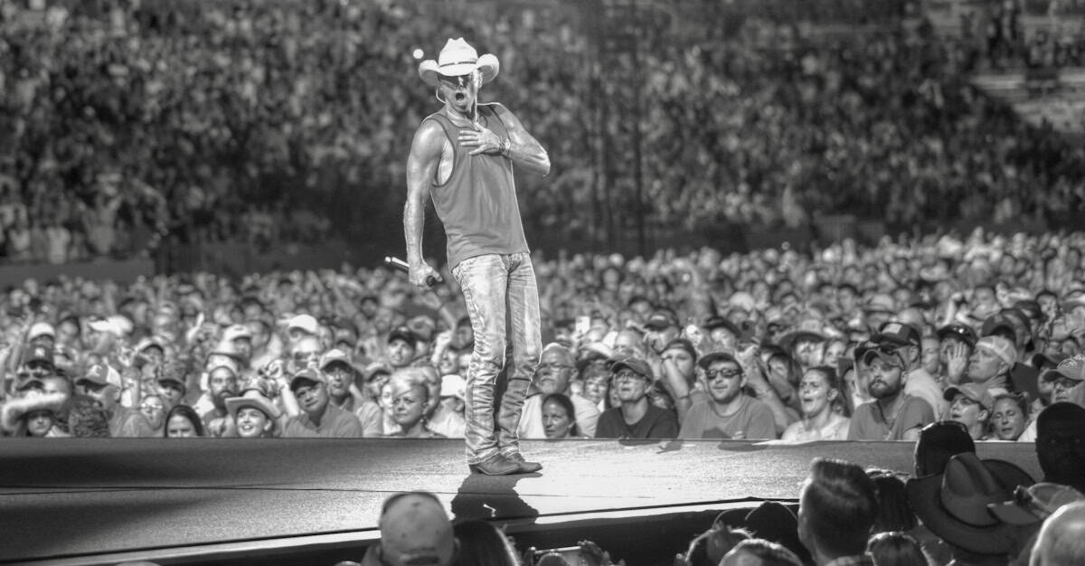  Kenny Chesney’s Sun Goes Down Tour Ignites Tampa With Record-Breaking Crowd; Charlotte, North Carolina Up Next 