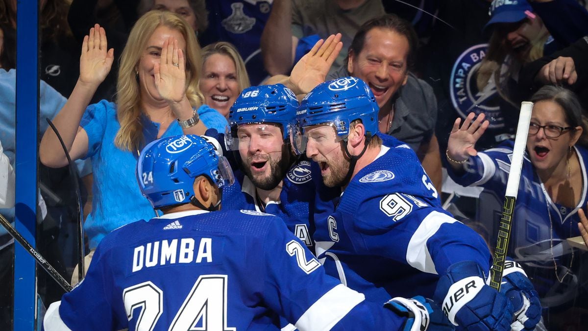  Scenes from the Lightning’s win over the Panthers in Game 4 