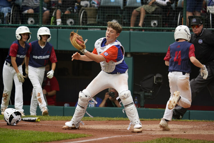  Pennsylvania defeats Indiana in four innings, 10-0, to advance at the Series 