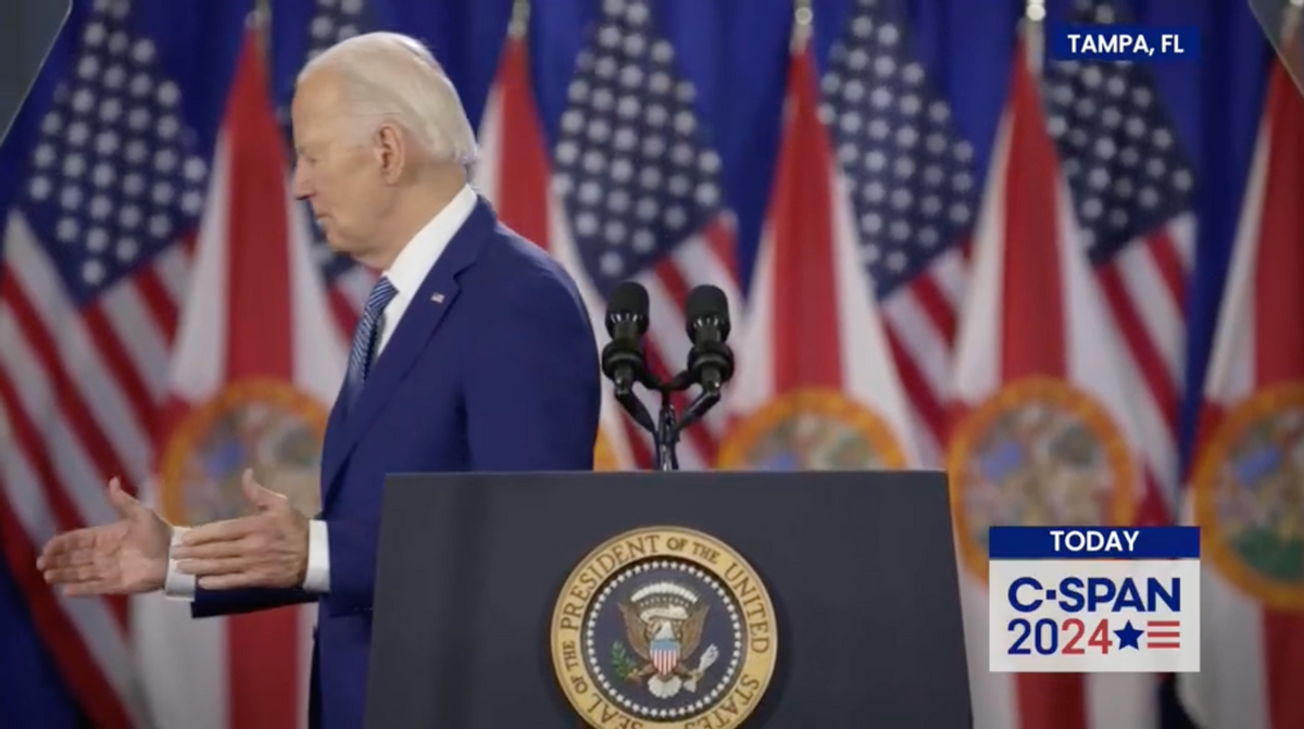  Fact Check: Video Supposedly Shows Biden Trying to Shake Hands with a 'Ghost' on Stage. Here's the Truth 