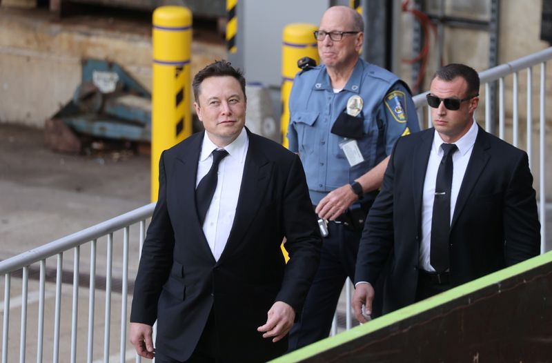  Musk defends timing of Tesla's $2.6 billion deal for SolarCity 