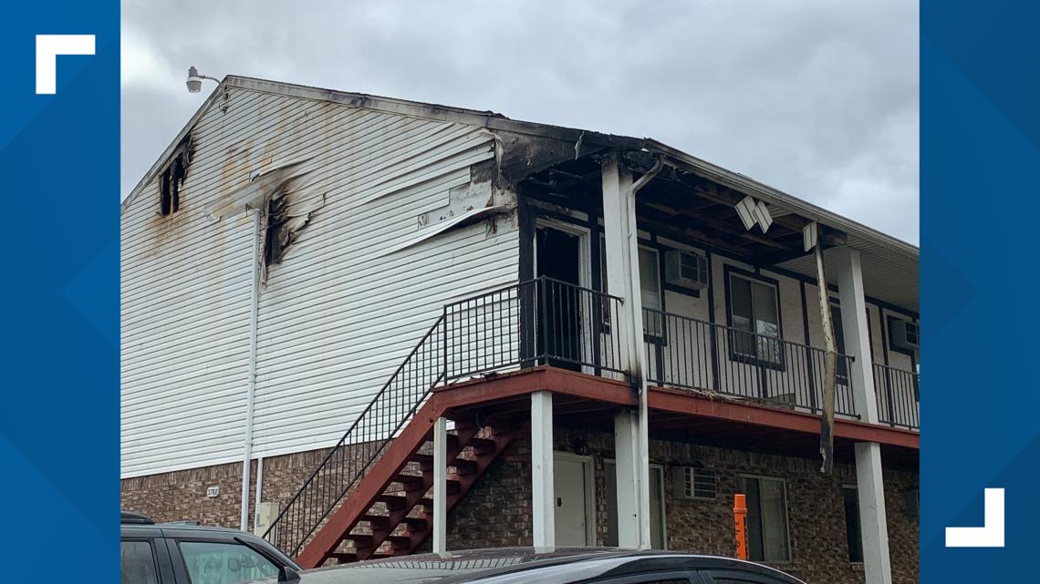  Firefighters battle blaze at west Toledo apartment building 