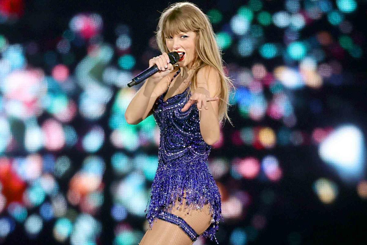  Taylor Swift Hilariously Embraces Minor Wardrobe Malfunction at Tampa Eras Show: 'I End Up in Crisis' 