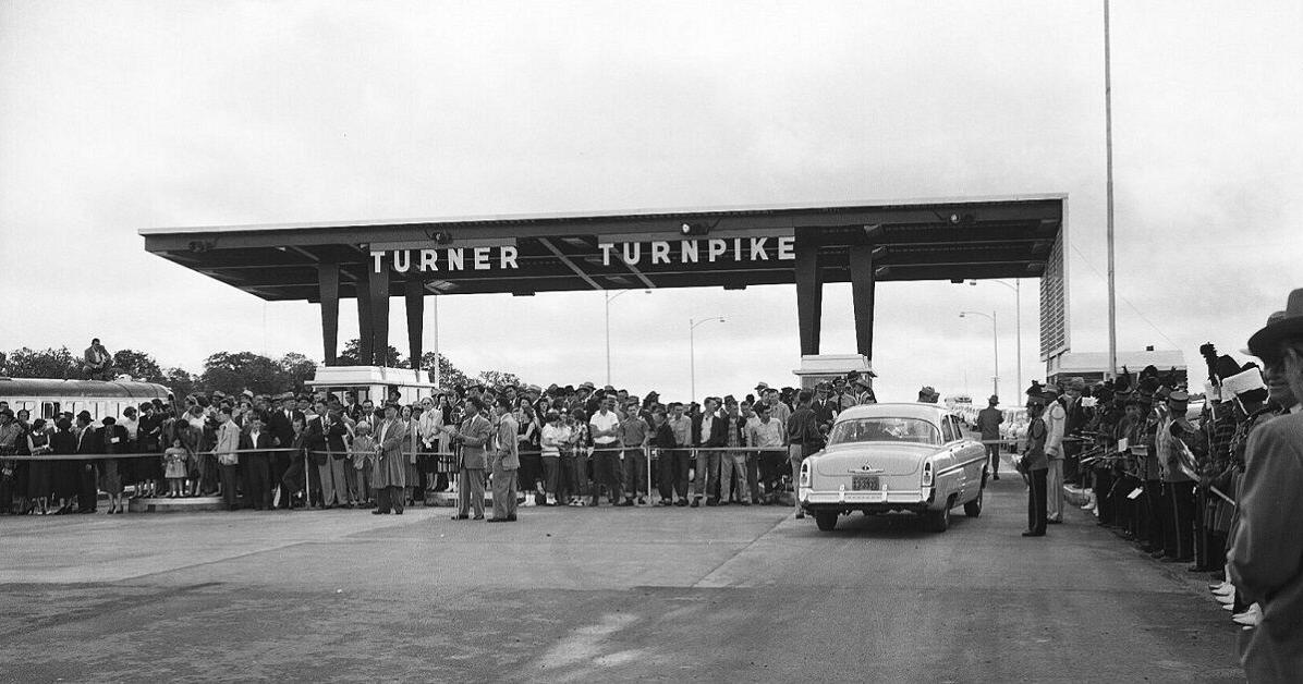   
																Throwback Tulsa: Turner Turnpike opened 71 years ago 
															 