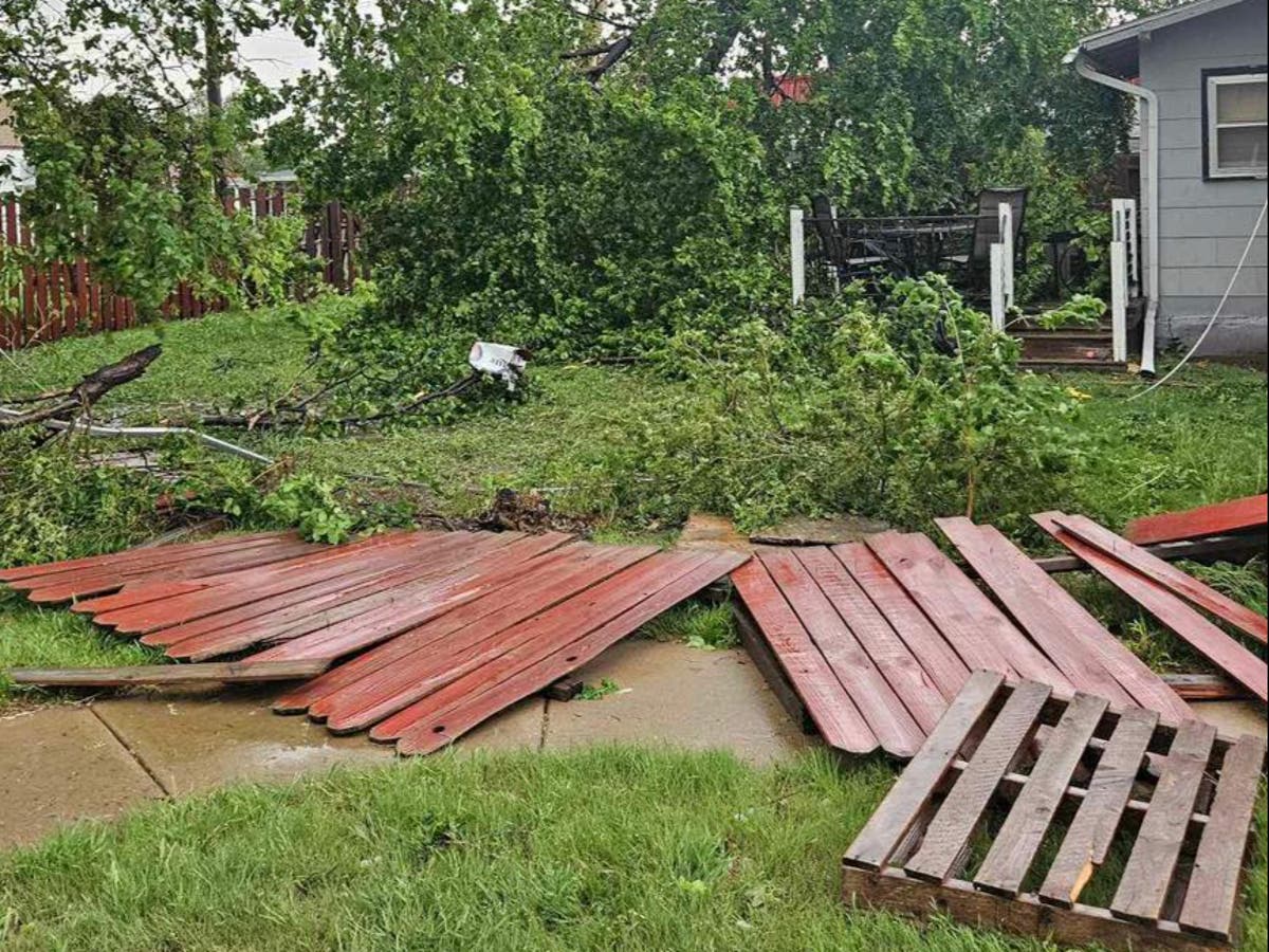  Kansas suffers ‘significant damage’ as 17 million people in US face storm risk 