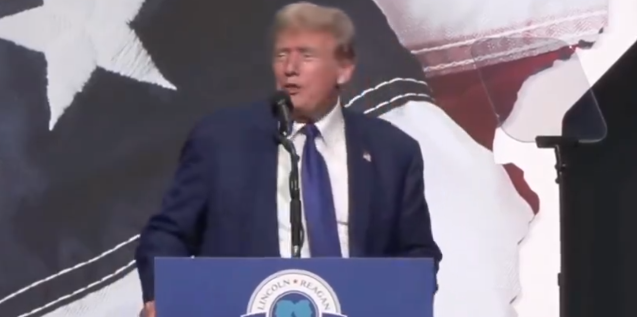  Trump ‘Wobbles’ Onstage At Minnesota Rally 