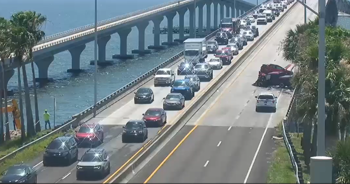  Road back open after 3-vehicle crash on the Courtney Campbell Causeway 