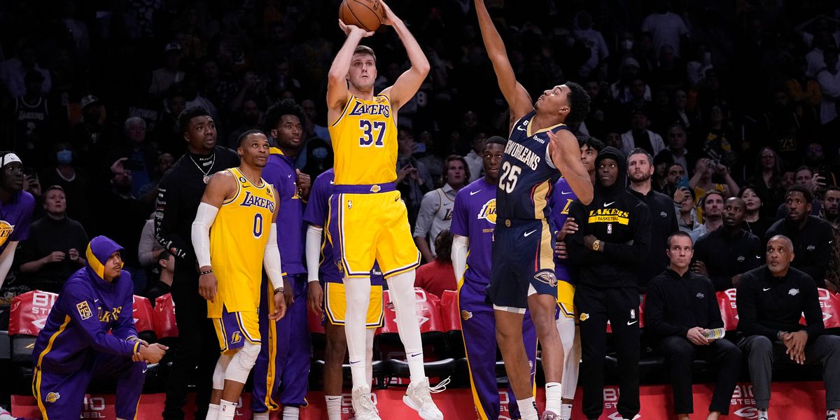  Watch A Former DoorDash Driver Hit A Game-Saving Shot For Struggling Lakers 