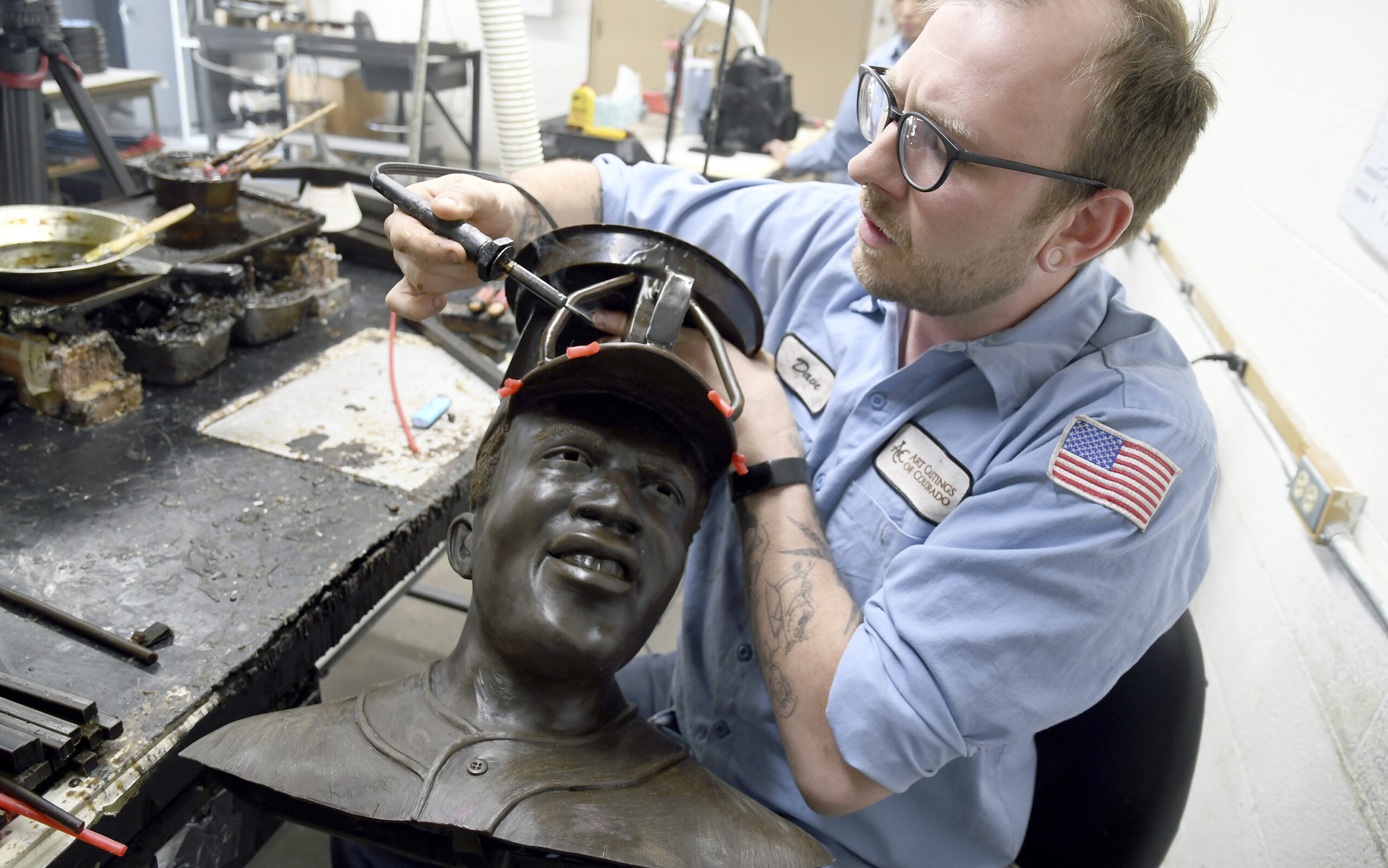  Jackie Robinson is rebuilt in bronze in Colorado after theft of statue from Kansas park – Newstalk KZRG 